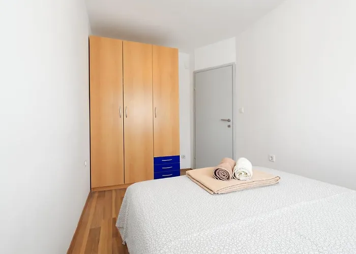 Don Apartman Pag Town