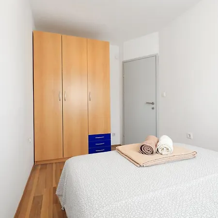 Don Apartament Pag Town